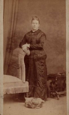 Unidentified

This was Shared by Paul Skipper.

Unidentified CdV Photograph in the Keith Higgie Family Album.

The Photographers name is "Ben Chamberlain" Winona, Minnesota.
