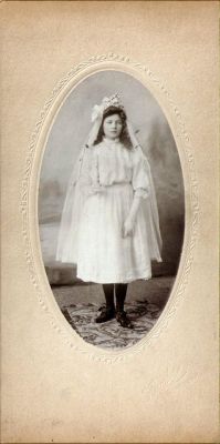 Unidentified

This was Shared by Dennis Schildauer.

Unidentified photo mounted on board in the Dolan/Duff Family Album.

The Photographer is in Elkton, South Dakota. 

This Cabinet Card Photo is possibly from the Fogarty Family of Elkton, South Dakota.
