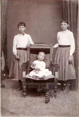 Unidentified

This was Shared by Dennis Schildhauer.

Unidentified Cabinet Card Photo in the Dolan/Duff Family Album.

