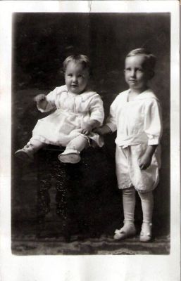Unidentified

This was Shared by Dennis Schildhauer.

Unidentified Photo in the Dolan/Duff Family Album.

