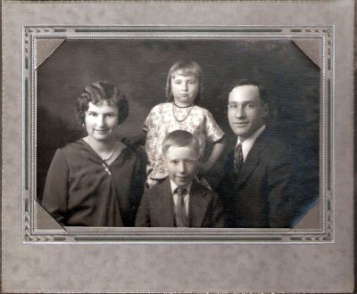 Unidentified

This was Shared by Dennis Schildhauer.

Unidentified Photo in the Dolan/Duff Family Album.
