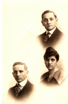 Click to view full size image
==============
Winnfred Duff, Addie Duff & Ross Duff
This was Shared by Dennis Schildhauer.
This Photo States: "Top: J. Winnfred Duff. Center: Addie Duff. Bottom: Ross Duff, Winneshiek County, Iowa"
Winnfred Duff, Addie Duff & Ross Duff
This was Shared by Dennis Schildhauer.
This Photo States: "Top: J. Winnfred Duff. Center: Addie Duff. Bottom: Ross Duff, Winneshiek County, Iowa"