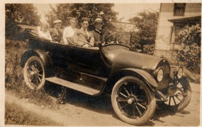 Click to view full size image
==============
Unidentified
Unidentified Photo in the Mrs. H. W. Rose Family Album
Unidentified
Unidentified Photo in the Mrs. H. W. Rose Family Album