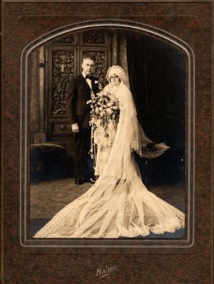 Unidentified

Unidentified Wedding Photo

The Photographers name is "Malme", Racine, Wisconsin
