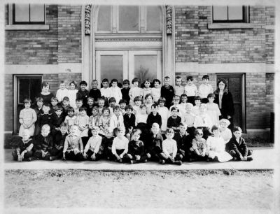 Unidentified

This was shared by  Marcus Mercer.

Unidentified Photo.

