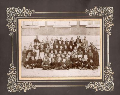 Unidentified

Unidentified photo mounted on board.

This was Found at Etta's Attic in Ferndale, Washington
