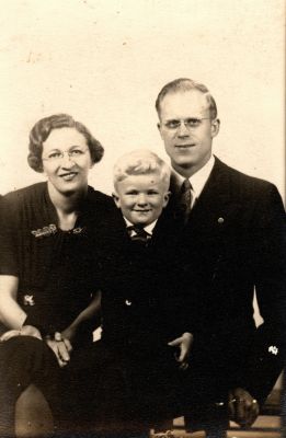 Click to view full size image
==============
Unidentified
Unidentified Photo
Unidentified
Unidentified Photo