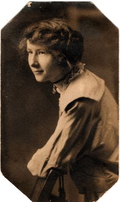 Click to view full size image
==============
Unidentified
Unidentified Photo
Unidentified
Unidentified Photo