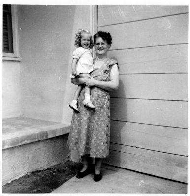Click to view full size image
==============
Unidentified
Unidentified Photo in the #011 Family Album.
Unidentified
Unidentified Photo in the #011 Family Album.