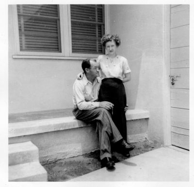 Click to view full size image
==============
Unidentified
Unidentified Photo in the #011 Family Album.
Unidentified
Unidentified Photo in the #011 Family Album.