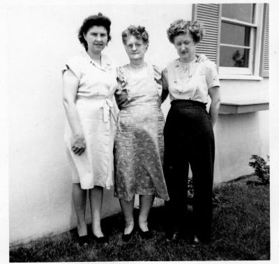 Click to view full size image
==============
Unidentified
Unidentified Photo in the #011 Family Album.
Unidentified
Unidentified Photo in the #011 Family Album.
