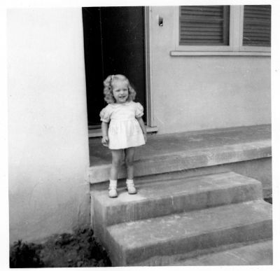 Unidentified

Unidentified Photo in the #011 Family Album.
